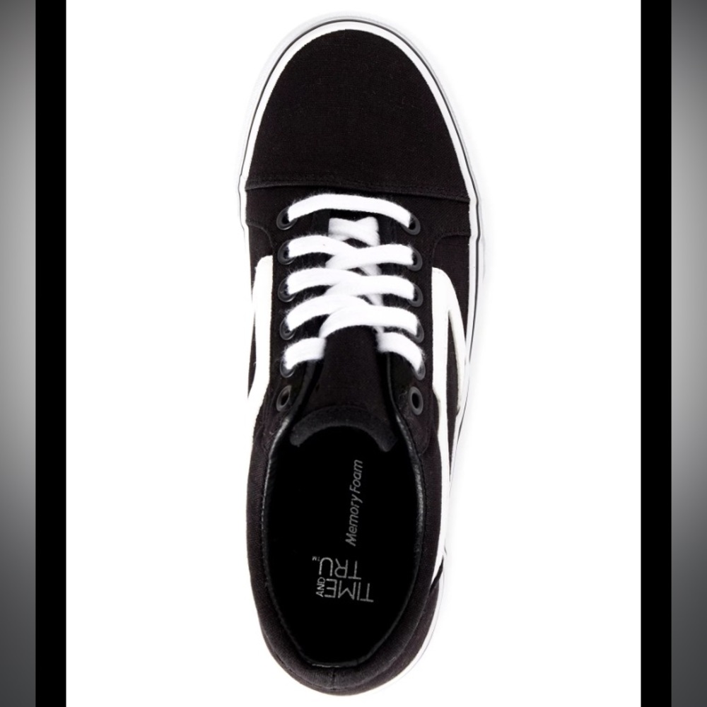 UNISEX NWT UNISEX BLACK TIME AND TRU MEMORY FOAM SNEAKERS